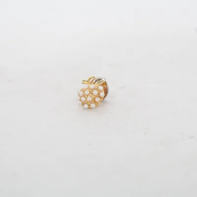 Brooch (Gold, White) Unknown metal