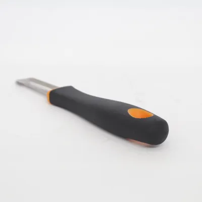 Potatisskalare (Svart, Silverfärgad, Orange) från Fiskars