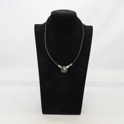 Halsband (Svart, Silverfärgad) från Edblad & Co Okänd metall