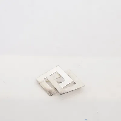 Brosch (Silverfärgad, Svart) Okänd metall