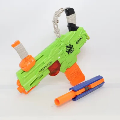 Leksaksvapen (Grön, Orange, Svart) från Nerf