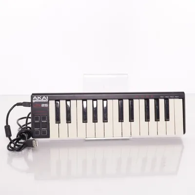Keyboard (Svart, Vit) från AKAI