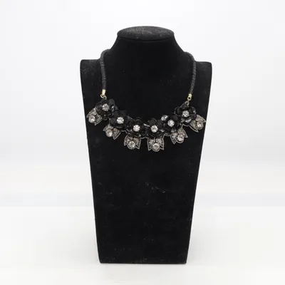 Halsband (Svart) från Pipol's Bazaar Okänd metall