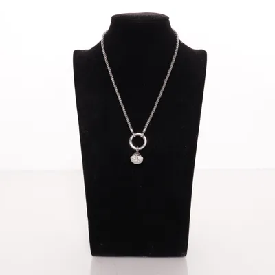 Halsband (Silverfärgad) från Stockholm Okänd metall