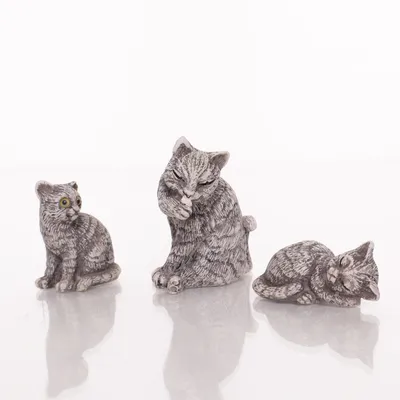 Figurine (Gray)