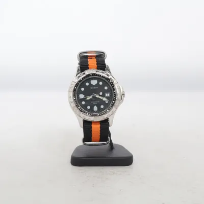 Armbandsur (Svart, Orange, Silverfärgad) från Casio