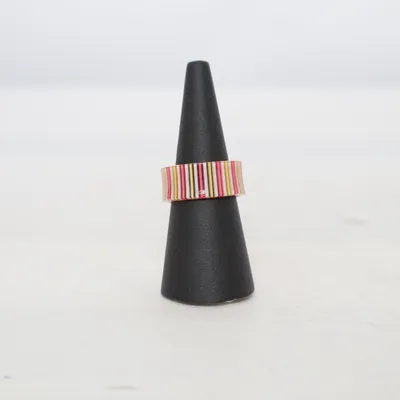 Ring (Röd, Vit, Guldfärgad) Okänd metall