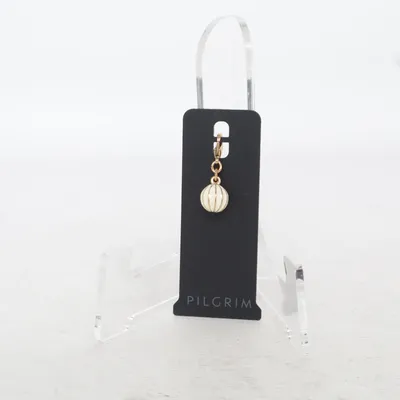 Charm (White, Gold) from Pilgrim Unknown metal