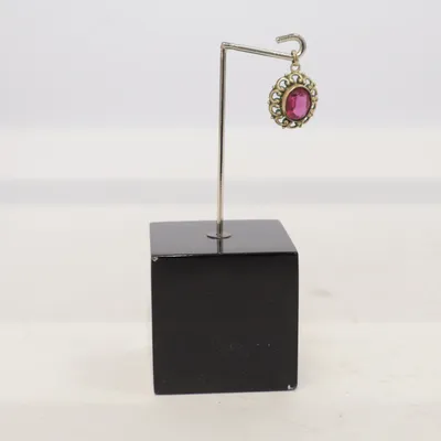 Pendant (Red) Unknown metal
