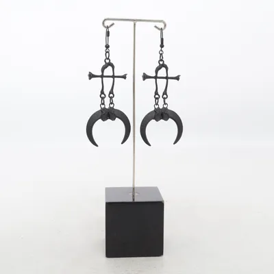 Örhängen (Svart) från Restyle Okänd metall