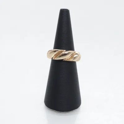 Ring (Guldfärgad) Okänd metall