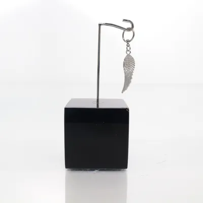 Hänge (Silverfärgad) Okänd metall