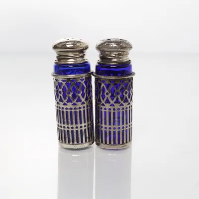 Salt & pepper shakers (Silver, Blue)