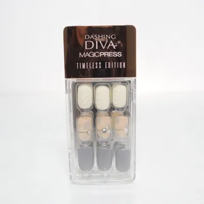 Press on nails (White, Multicolored) from Dashing Diva