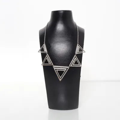 Halsband (Silverfärgad, Svart) Okänd metall