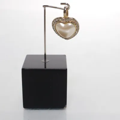 Pendant (Gold) Unknown metal