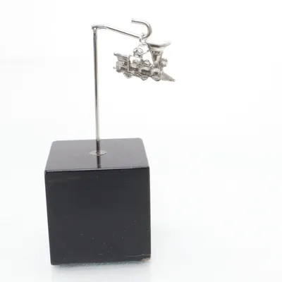 Hänge (Silverfärgad) Okänd metall