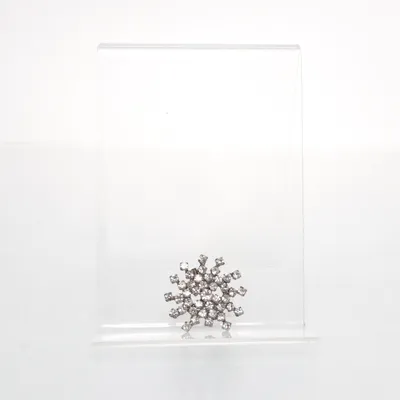 Broche (Hvid) Ukendt metal