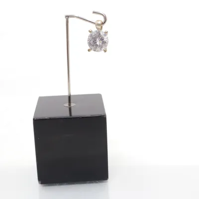 Hänge (Vit, Silverfärgad) Okänd metall