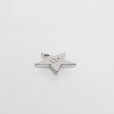 Hänge (Silverfärgad) Okänd metall