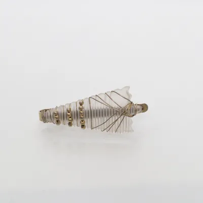 Broche (Blanc) Métal inconnu