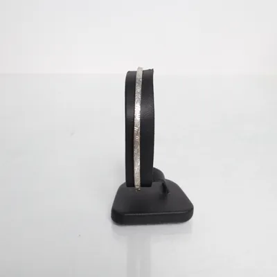 Armring (Silverfärgad) Okänd metall