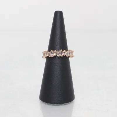 Ring (Gul, Vit) Okänd metall
