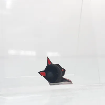 Pin (Silverfärgad, Röd) från Hugo Okänd metall