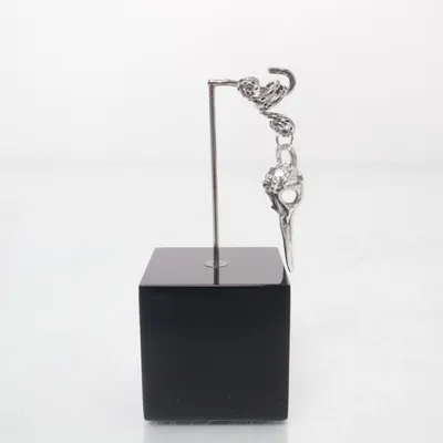 Hänge (Silverfärgad) Okänd metall