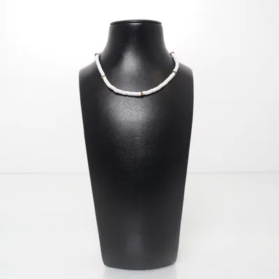 Halsband (Vit) Okänd metall
