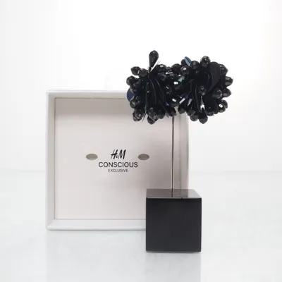 Clipoorbellen (Zwart) van H&M Conscious Collection Exclusive Onbekend materiaal