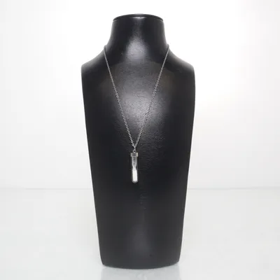Halsband (Vit, Silverfärgad) Okänd metall