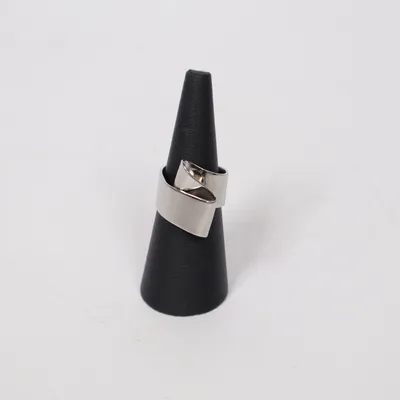 Ring (Silverfärgad) från Dyrberg/Kern Okänd metall