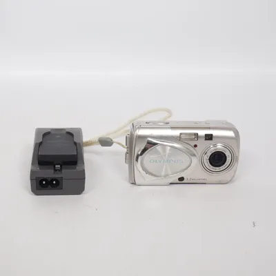 Digital kompaktkamera (Mju: 300 DigitalUpplösning: 3,2 megapixelsObjektiv: 3x optisk zoom (5,8–17,4 mm, motsvarande 35–105 mm i 35 mm-format), f/3.1–5.2Lagring: xD-Picture Card) från Olympus