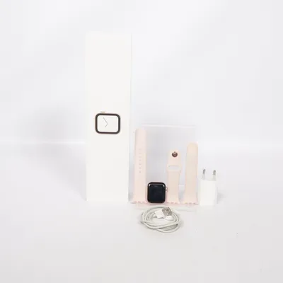 Smart watch (White) from Apple