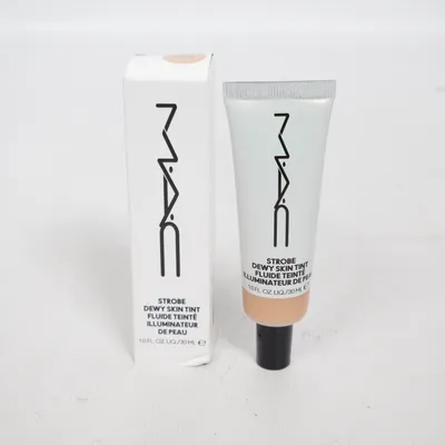 Highlighter (Strobe Dewy Skin Tint) von MAC