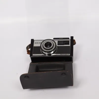 Analog kompaktkamera (Ikomatic F) från Zeiss Ikon