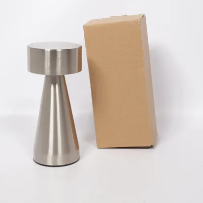 Bordlampe (555GJ-SLV-ONE) fra Sinsay