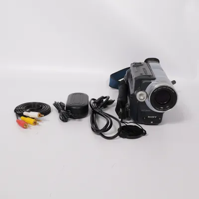 Videokamera (DCR-TRV140E) från Sony