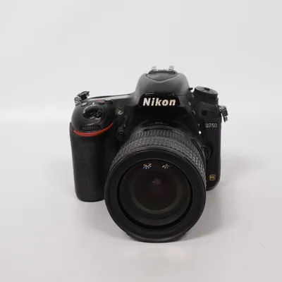 Systemkamera (D750) från Nikon