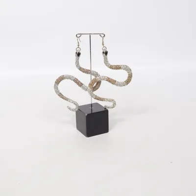 Örhängen (Silverfärgad, Guldfärgad) Okänd metall