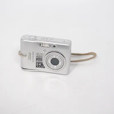 Digital compact camera (Coolpix Li) from Nikon
