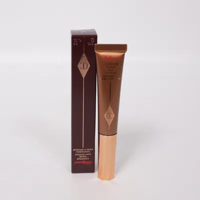 Bronzer (Contour Wand, Medium) van Charlotte Tilbury