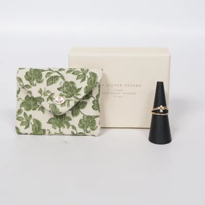 Ring (Guldfärgad, Grön, Vit) från Sézane Okänd metall