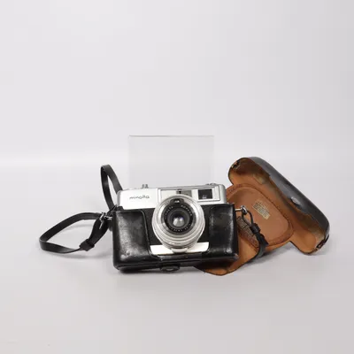 Analog kompaktkamera (Minolta AL-F) från Minolta