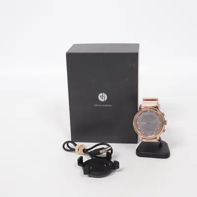 Smartwatch (Pink) fra Tobias Jacobsen
