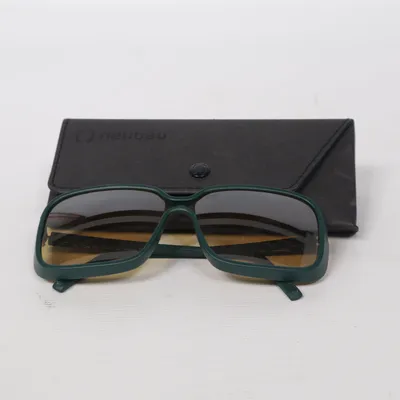 Solglasögon (Grön) från Neubau