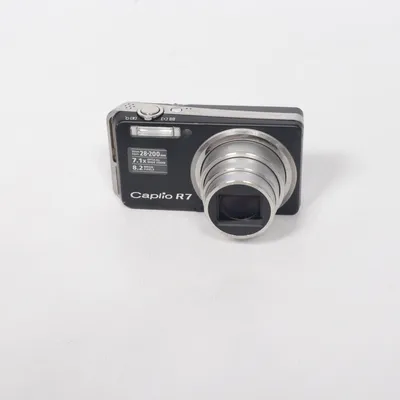 Digital compact camera (Caplio R7) from Ricoh