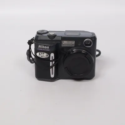 Digital kompaktkamera (COOLPIX E880) från Nikon