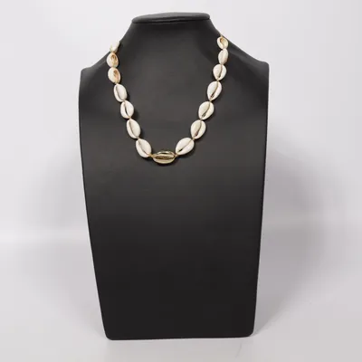 Halsband (Beige, Guldfärgad) från IA BON Okänd metall